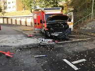 Verkehrsunfall PKW prallt gegen Rettungswagen